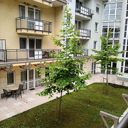 Apartment Viola Wellness Apartman *